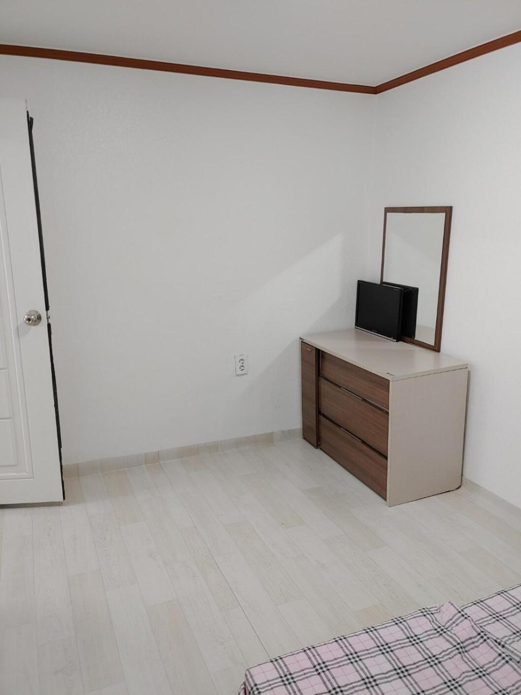 Sinchon House Apartment *