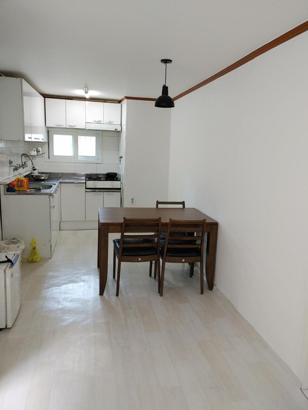 Sinchon House Apartment *