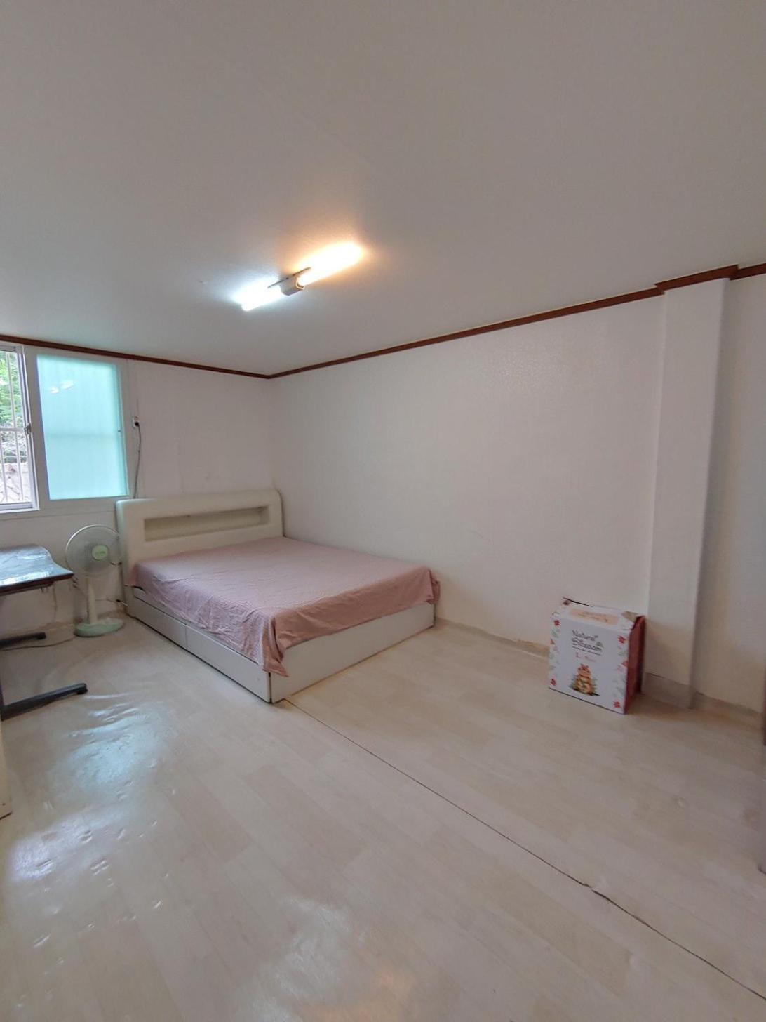 Sinchon House Apartment
